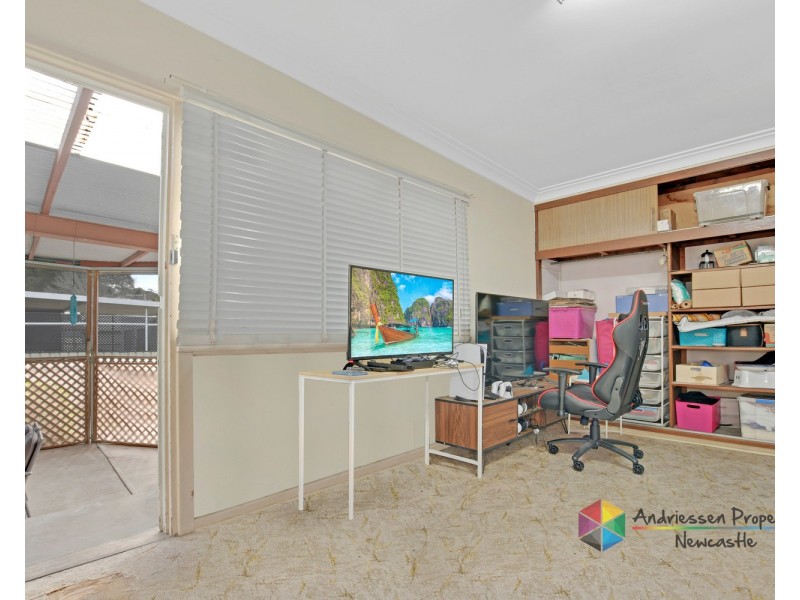 8 Roscoe Street, Kotara South NSW 2289