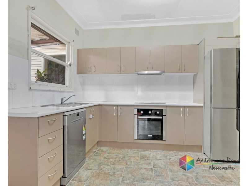 8 Roscoe Street, Kotara South NSW 2289