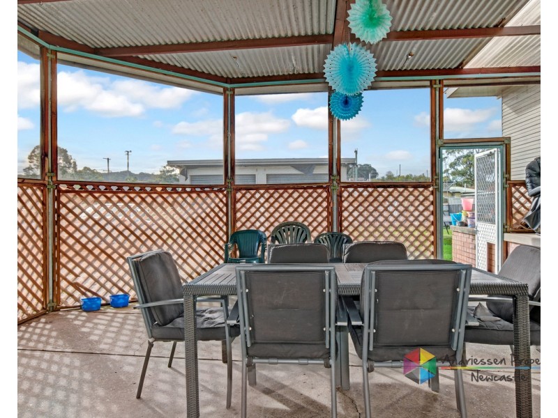 8 Roscoe Street, Kotara South NSW 2289