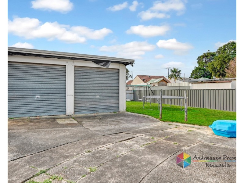 8 Roscoe Street, Kotara South NSW 2289