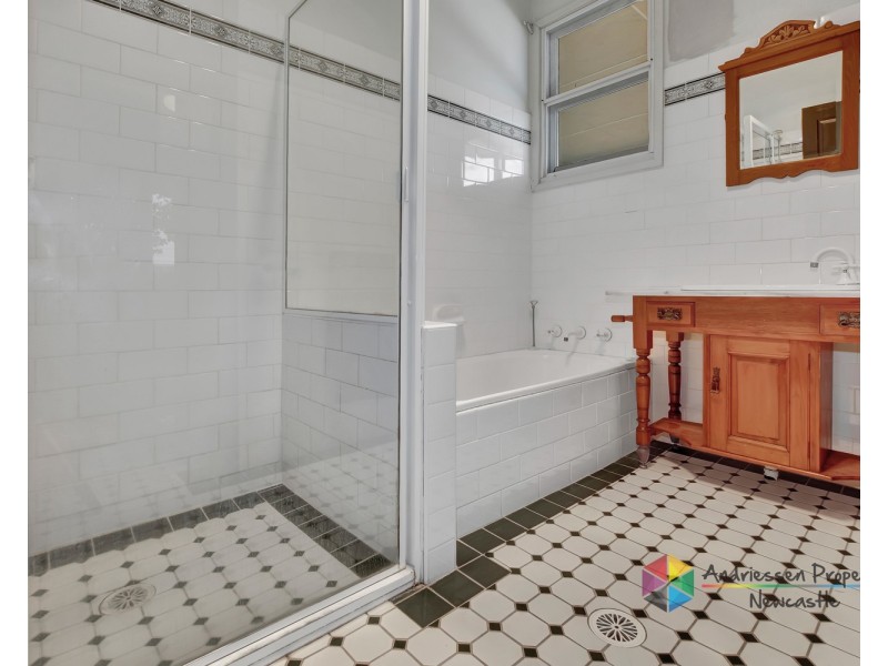 12A Croudace Bay Road, Belmont NSW 2280