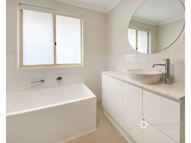 2/2 Baron Close, Valentine NSW 2280