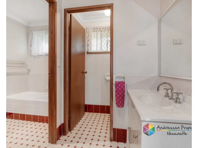 9 Quarry Road, Speers Point NSW 2284