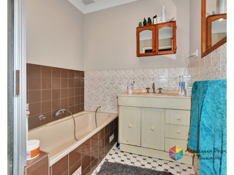 17 Valley View Crescent, Glendale NSW 2285