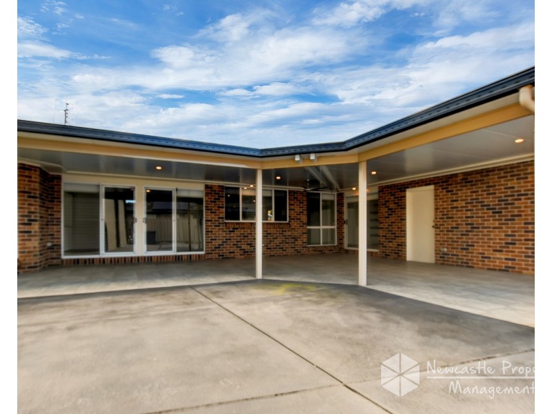 9 Bampton Close, Lakelands NSW 2282
