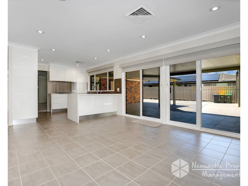 9 Bampton Close, Lakelands NSW 2282