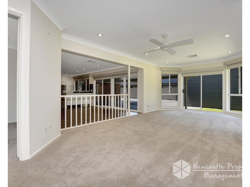 9 Bampton Close, Lakelands NSW 2282