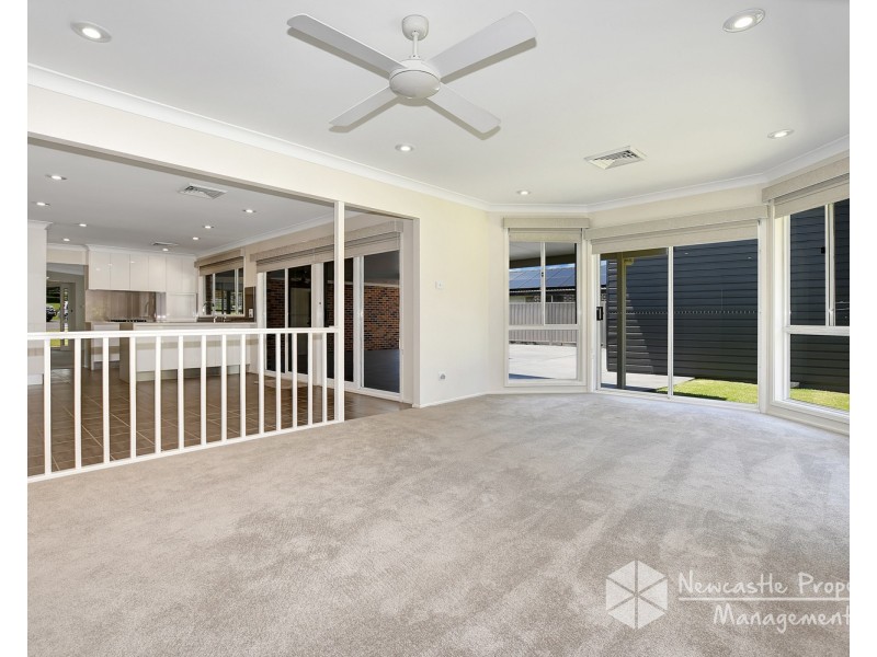 9 Bampton Close, Lakelands NSW 2282