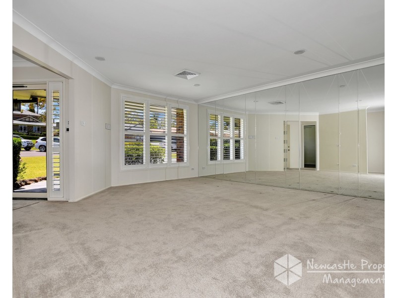 9 Bampton Close, Lakelands NSW 2282