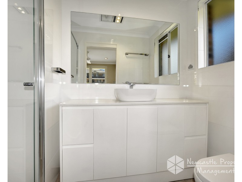 9 Bampton Close, Lakelands NSW 2282