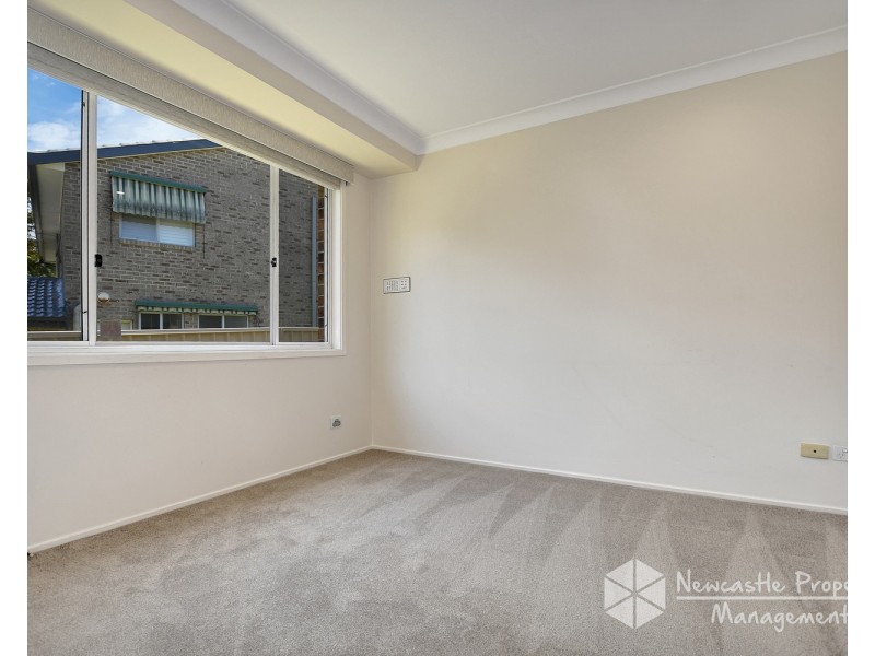 9 Bampton Close, Lakelands NSW 2282