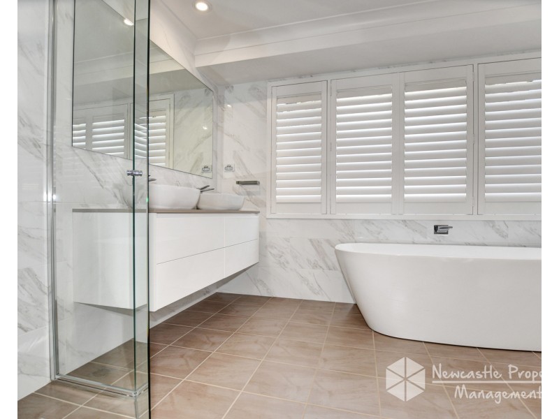9 Bampton Close, Lakelands NSW 2282