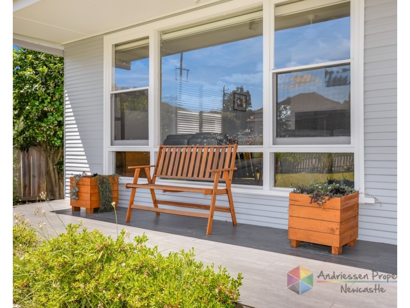 10 Nord Street, Speers Point NSW 2284