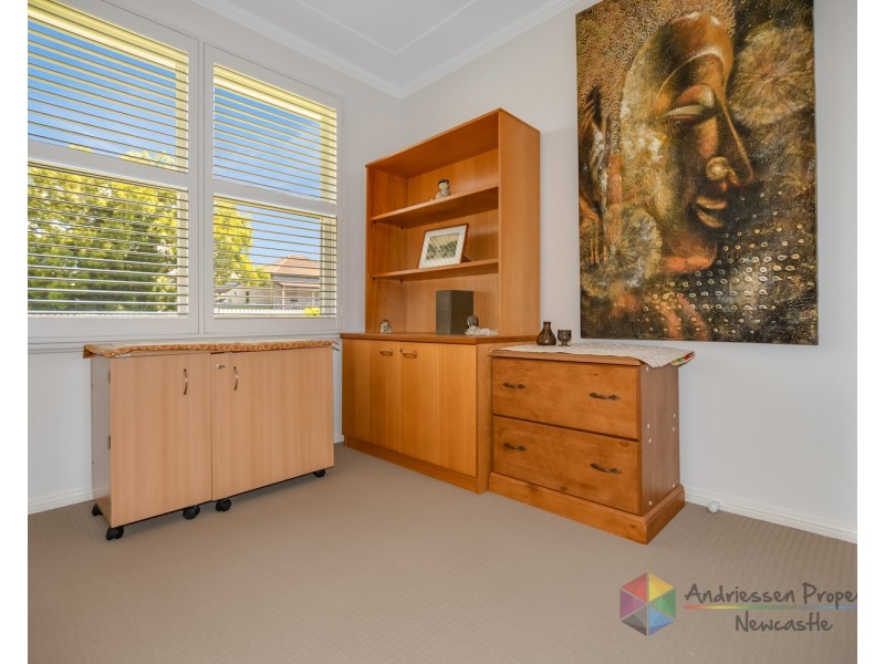 10 Nord Street, Speers Point NSW 2284