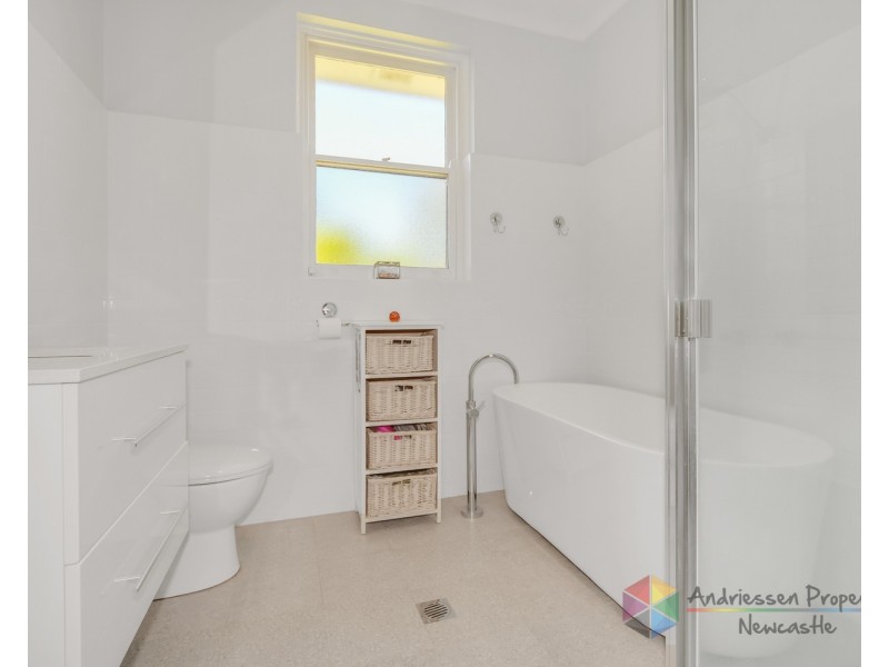 10 Nord Street, Speers Point NSW 2284