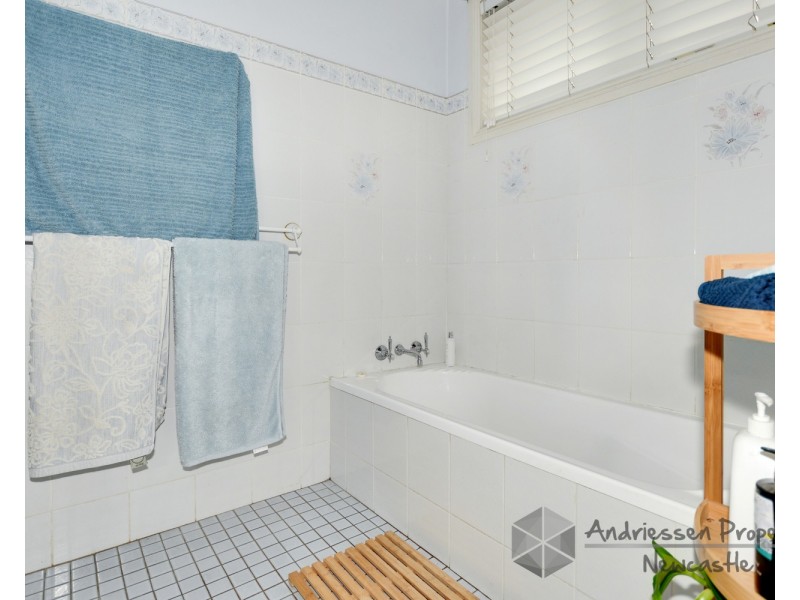 24 Buttermere Drive, Lakelands NSW 2282