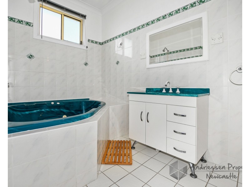 16 Croudace Road, Elermore Vale NSW 2287