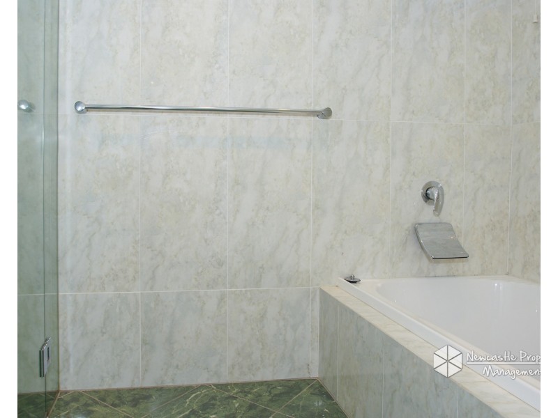 48 Ian Street, Eleebana NSW 2282