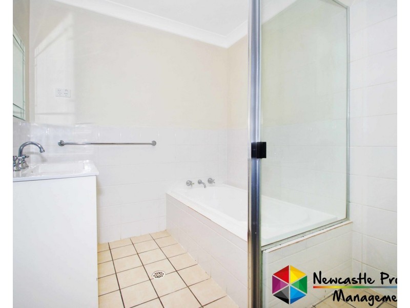 4 Lampeter Close, Mount Hutton NSW 2290