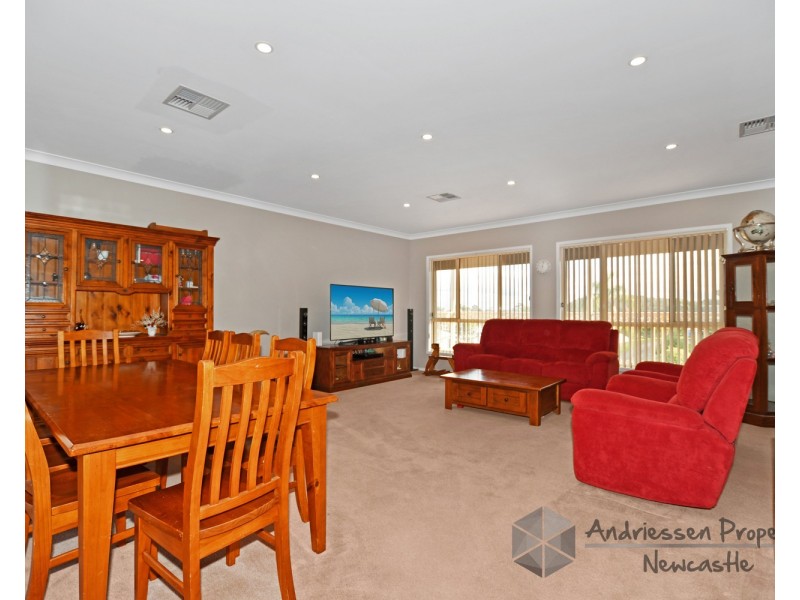 8 Marian Place, Belmont North NSW 2280