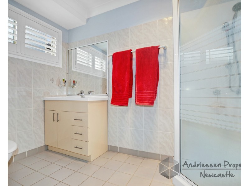 8 Marian Place, Belmont North NSW 2280