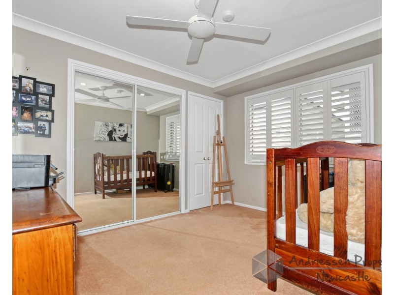 8 Marian Place, Belmont North NSW 2280