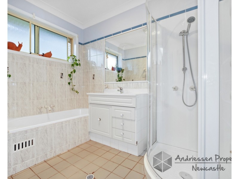 8 Marian Place, Belmont North NSW 2280