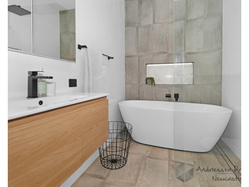 8 Michele Crescent, Glendale NSW 2285