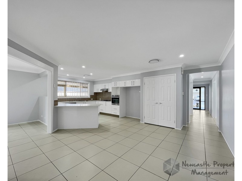 18 Strutt Crescent, Metford NSW 2323