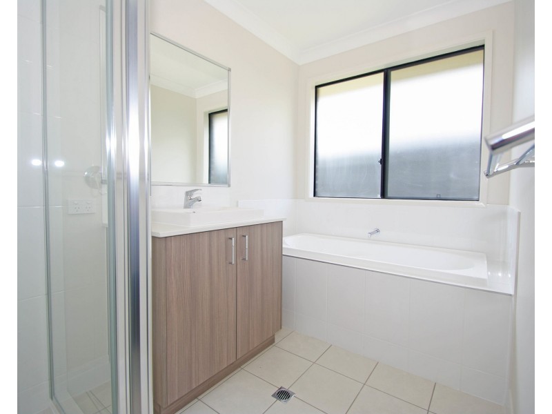 64 Seaside Boulevard, Fern Bay NSW 2295