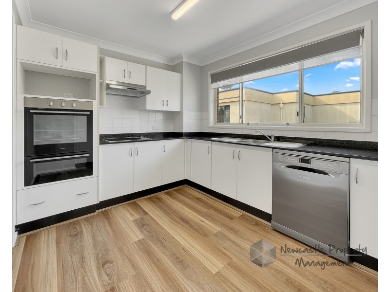 4/54 Allambee Place, Valentine NSW 2280