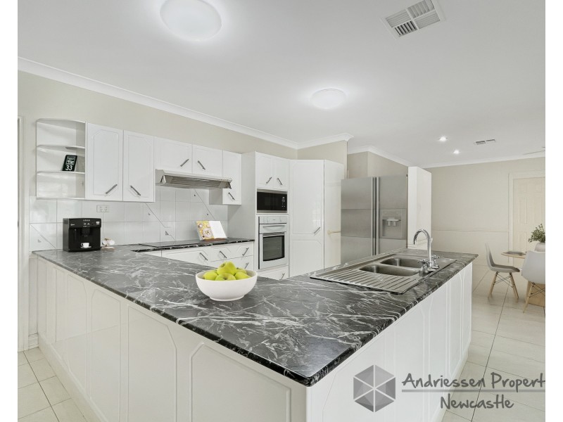 33 Colton Crescent, Lakelands NSW 2282
