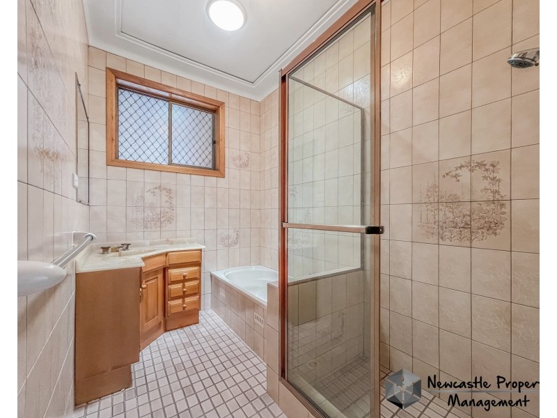 16 Maurie Avenue, Warners Bay NSW 2282