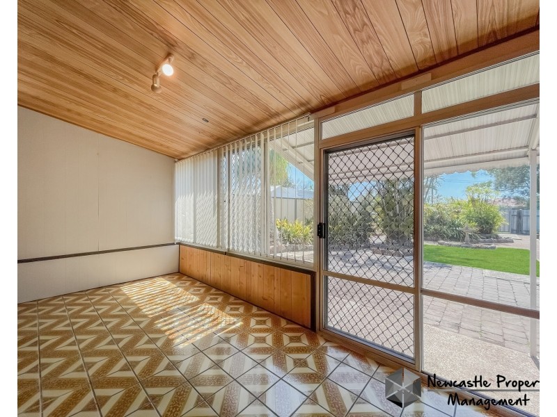 16 Maurie Avenue, Warners Bay NSW 2282