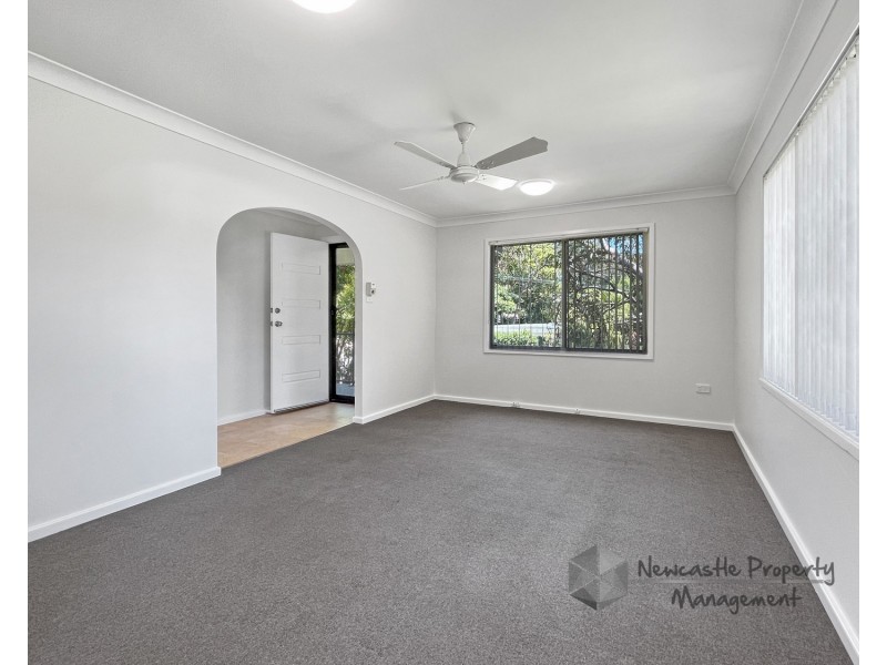 1 Valiant Crescent, Valentine NSW 2280