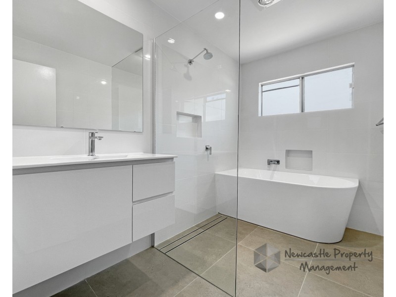 1 Valiant Crescent, Valentine NSW 2280