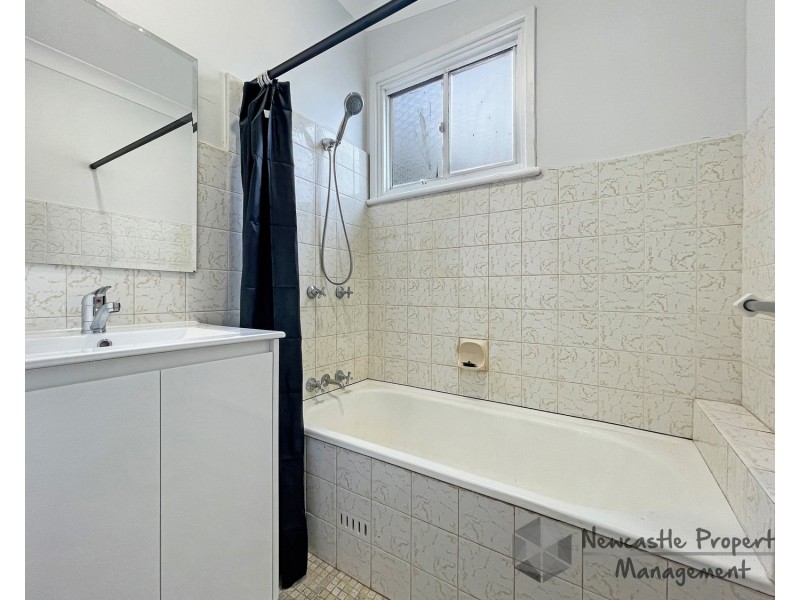 12 Cambridge Drive, Garden Suburb NSW 2289