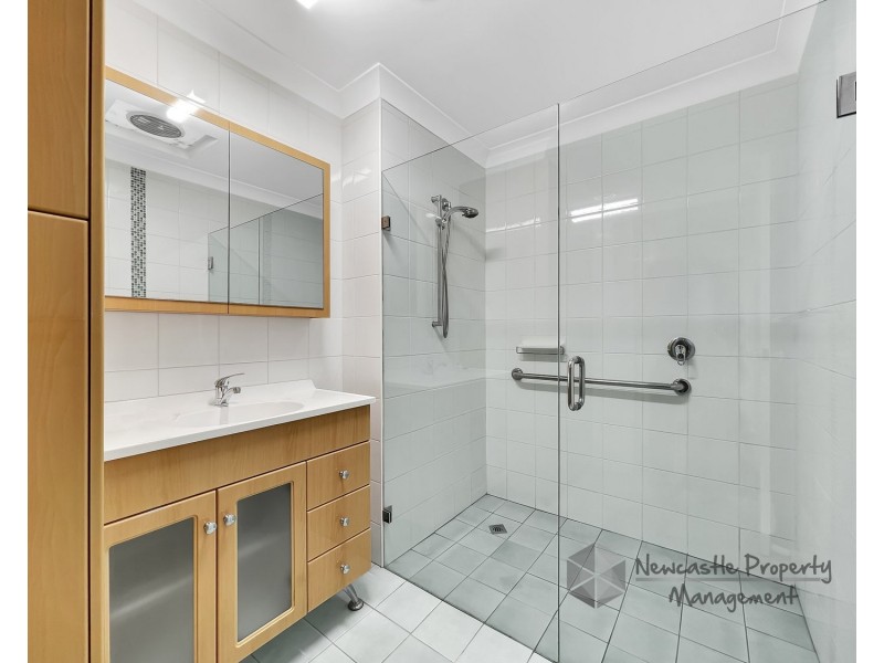 4/54 Allambee Place, Valentine NSW 2280