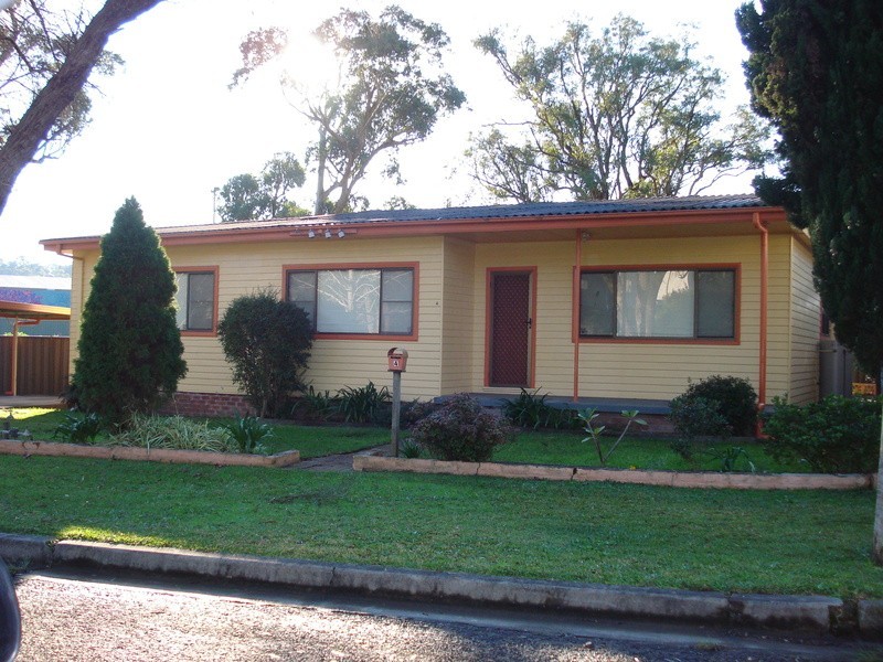 4 Lachlan Road, Cardiff NSW 2285