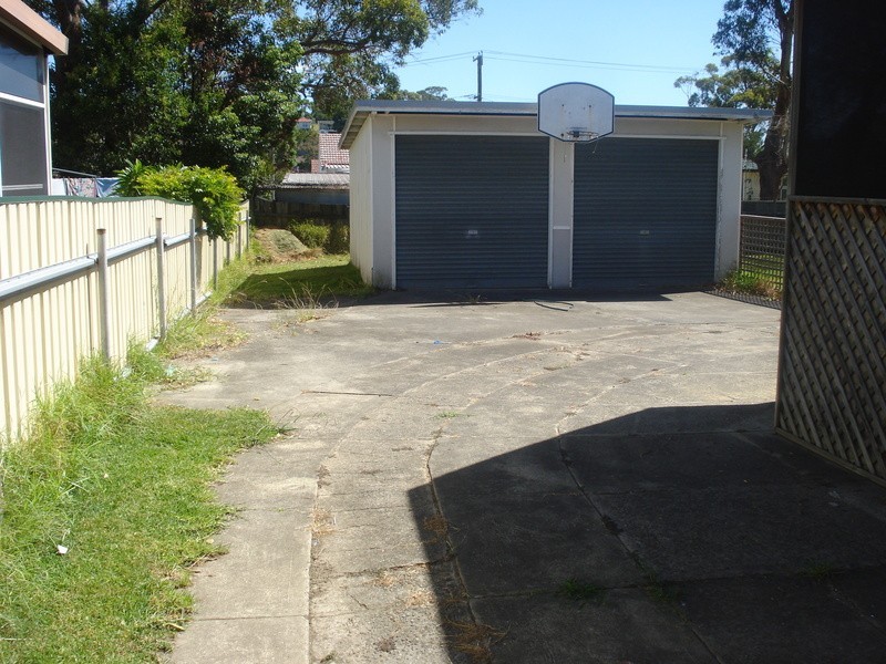 8 Roscoe Street, Kotara NSW 2289