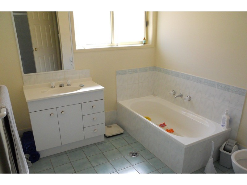 2 Elanet Avenue, Cameron Park NSW 2285