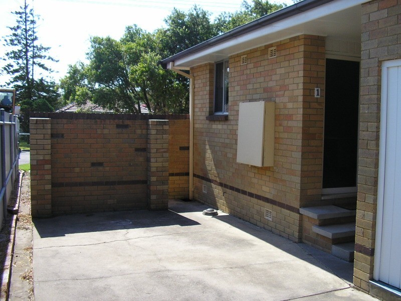 1/2 Bonarius Street, Warners Bay NSW 2282