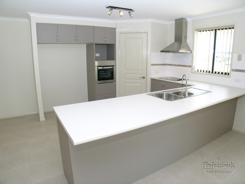 17 Foveaux Circuit, Cameron Park NSW 2285