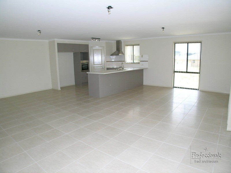 17 Foveaux Circuit, Cameron Park NSW 2285