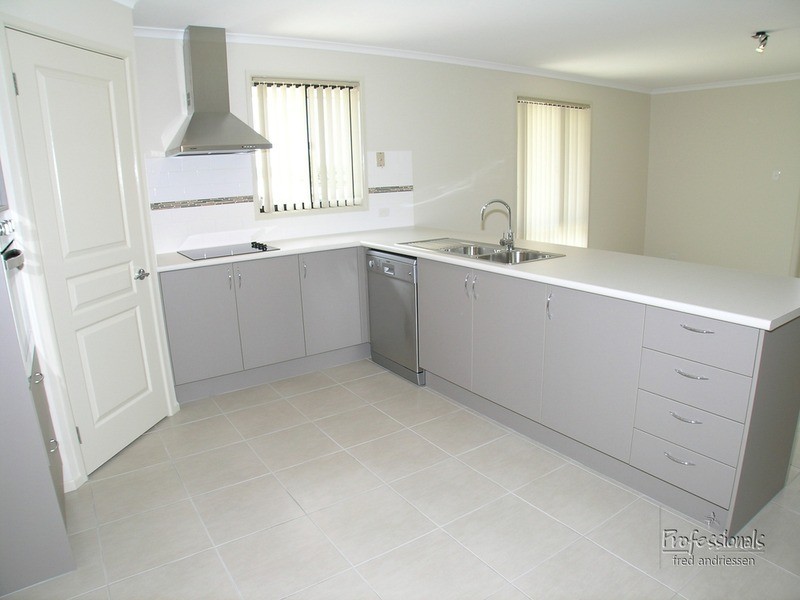 17 Foveaux Circuit, Cameron Park NSW 2285