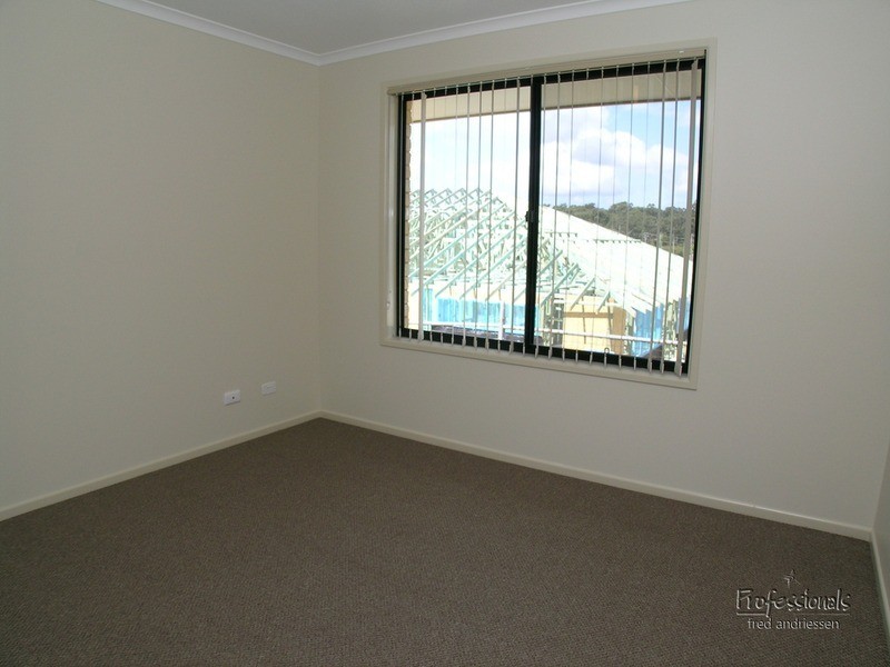17 Foveaux Circuit, Cameron Park NSW 2285
