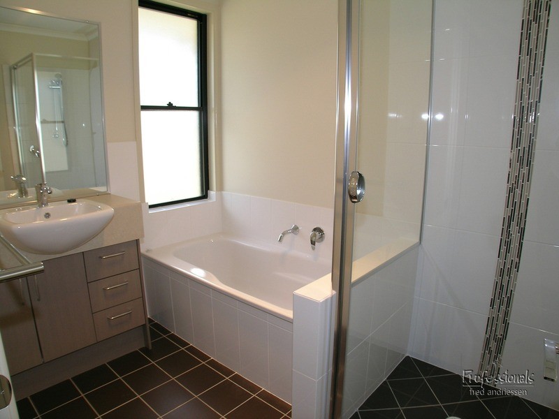 17 Foveaux Circuit, Cameron Park NSW 2285