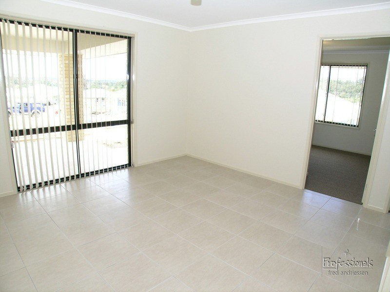 17 Foveaux Circuit, Cameron Park NSW 2285