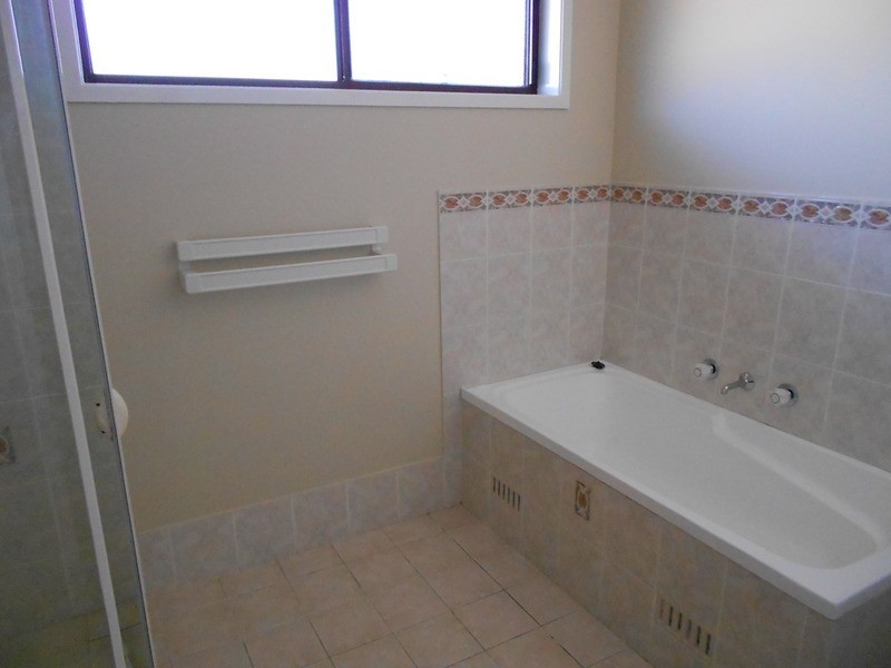 4 Jaeger Court, Cameron Park NSW 2285