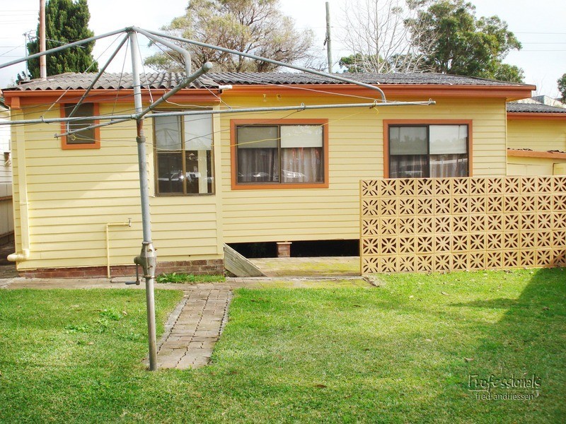 4 Lachlan Road, Cardiff NSW 2285